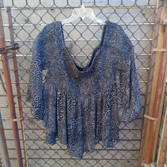 Torrid Tunic Grey Animal Print Chiffon Off Shoulder Top Blouse Plus Size 3X - Picture 1 of 6